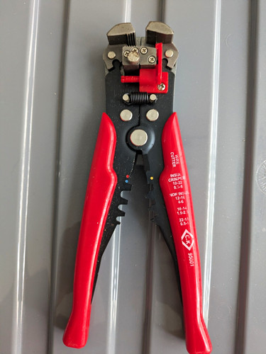 Automatic wire strippers - ,